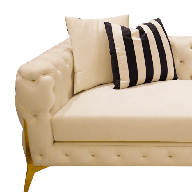 Timeless Comfort: Classic 3-Seater Sofa with Modern Design