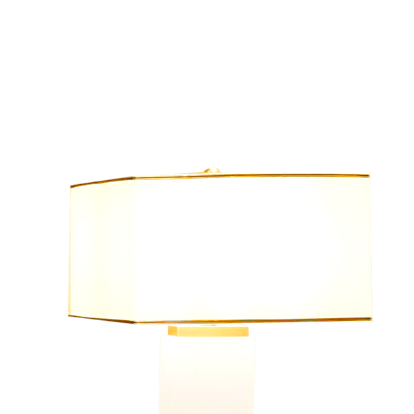 Contemporary Illumination: Classic White Lamp with Modern Design